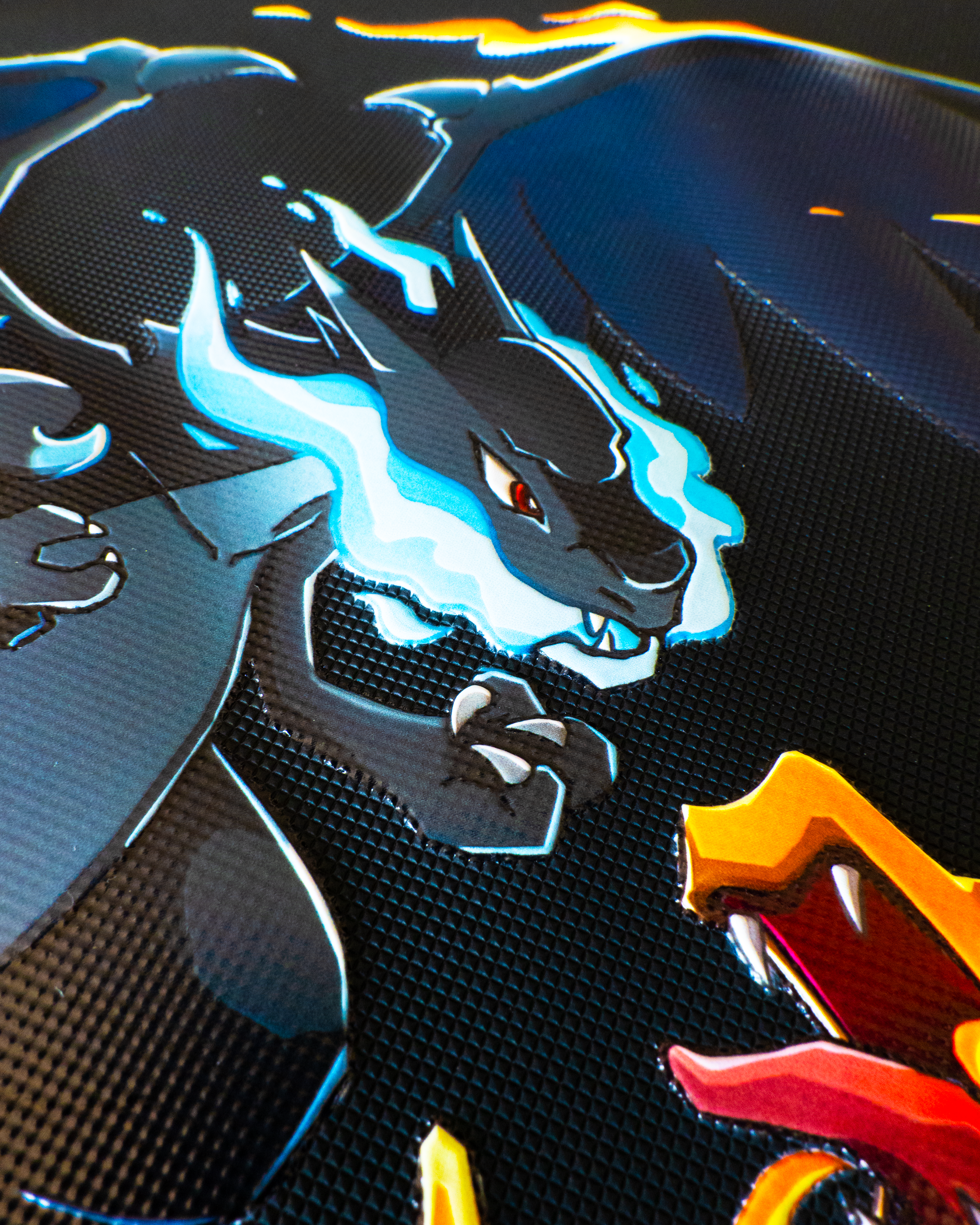 Photo du méga Dracaufeu X du classeur signature MCO Cards chez Avemont